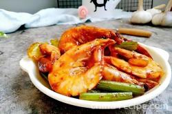 The recipe for spicy shrimp in celery flavored dry pot