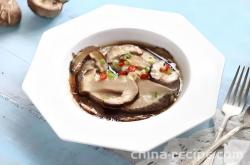The method of steaming cod with shiitake mushrooms