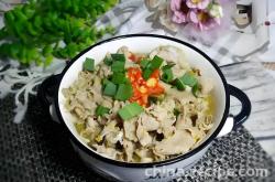 The method of blanching fat sheep with mushroom and potato powder