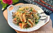 The method of stir frying three shreds of meat