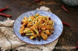 The method of dry stir frying cumin cauliflower