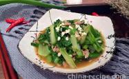 The recipe for minced meat, oil, and lettuce
