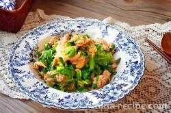 The method of stir frying chives with shrimp sauce
