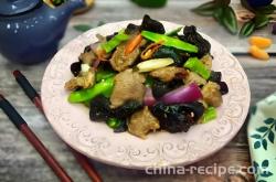 Method for making three color mushroom meat slices with pickled peppers