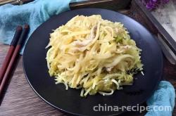 How to stir fry pickled Chinese cabbage with shredded potatoes