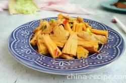 Stir fried Pork with Spicy Rolls of dried bean milk creams