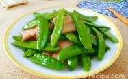 The method of stir frying lotus beans with pork belly