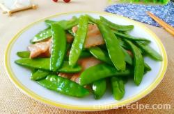 The method of stir frying lotus beans with pork belly