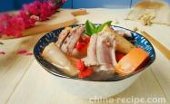 The method of stewing yam and pork ribs