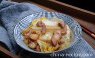 The method of stir frying meat with baby bok choy