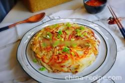 The recipe for scallion flavored shredded potato cake