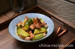 The method of stir frying pork with cucumber