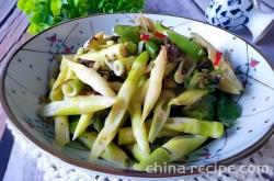 The recipe for bamboo shoots and plum vegetables