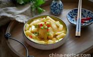 The method of making sour soup lotus root with braised chicken wings