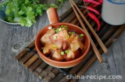 The method of burning taro with preserved meat