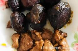 The method of making sliced meat with oyster sauce and shiitake mushrooms