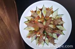The method of making shredded radish meat rolls