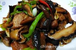 The method of stir frying pork belly with dried mushrooms
