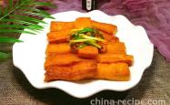 The method of frying tofu with salt and pepper