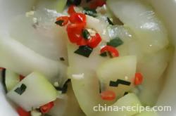 The method of stir frying winter melon slices with vegetarian ingredients