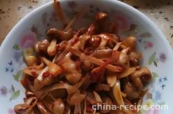 The method of making sour and spicy sausage