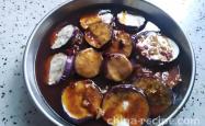 The method of making garlic paste tomato box