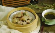 The method of steaming garlic flavored pork ribs