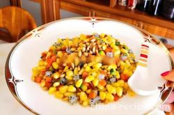 The method of stir frying pine nuts with corn