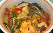 The method of stewing tofu with loach