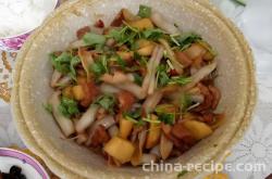 The method of stewing green beans with pork belly