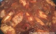 The recipe for making chicken wings with tomato sauce