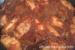 The recipe for making chicken wings with tomato sauce