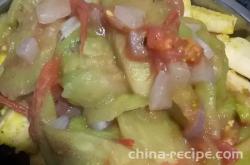 The method of stir frying tomato and eggplant with stir fried bread