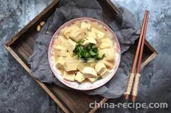 The method of stewing tender tofu