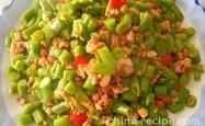 The method of cooking minced pork and diced tofu