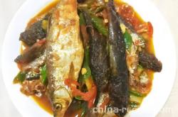 The recipe for sour and spicy small river fish fry