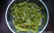 The method of stir frying soy sauce until bitter