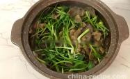 The method of baking beef tongue in a clay pot