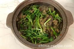 The method of baking beef tongue in a clay pot