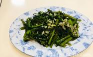 The recipe for garlic flavored water spinach