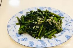The recipe for garlic flavored water spinach