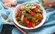 The method of drying pig ears with double peppers