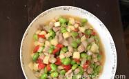 The method of stir frying diced pork with edamame