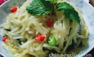 Method for stir frying shredded potatoes with mint