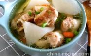 The method of stewing pork ribs with radish