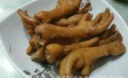 The method of making fragrant braised chicken feet