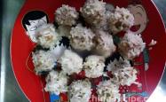 The method of wrapping glutinous rice balls in glutinous rice balls