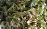 The method of stir frying bean shreds with meat