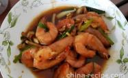 The method of braising shrimp with garlic oil