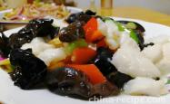 The method of stir frying fish slices